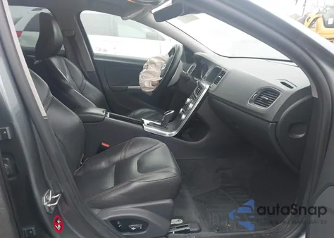 2017 Volvo V60 Cross Country T5 z USA, uszkodzony, nr VIN YV440MWK9H1029162